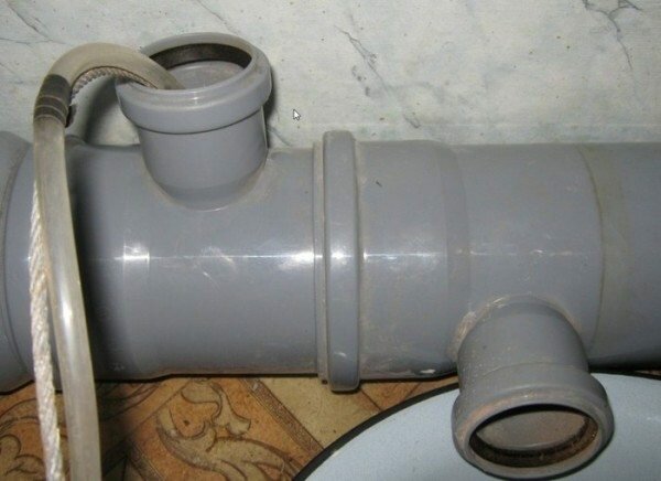 Как разморозить трубу водопровода после замерзания воды