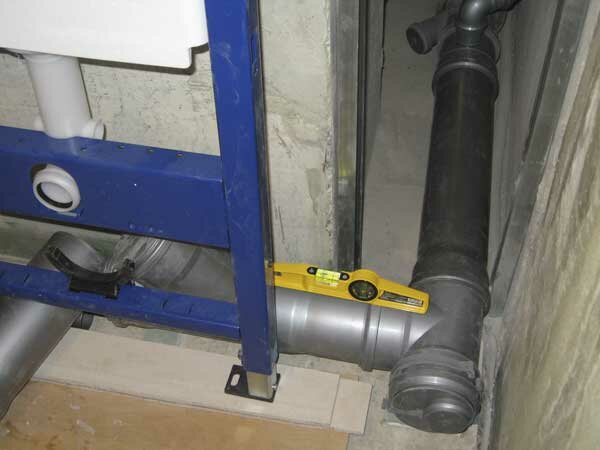 Подводка канализационного отвода к системе инсталляции