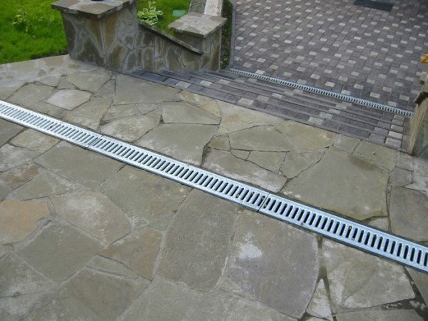Пример установленной ливневой канализации